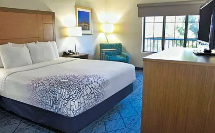La Quinta Inn & Suites by Wyndham NE Long Beach/Cypress