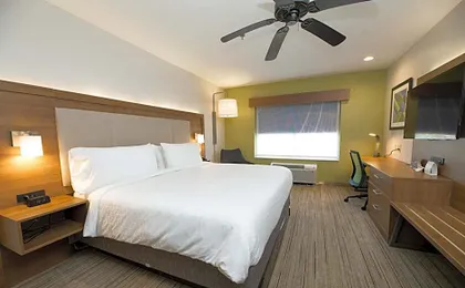 Holiday Inn Express Hotel & Suites Clinton By IHG