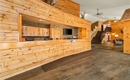 Indoor/Interior,On-Site,Lobby