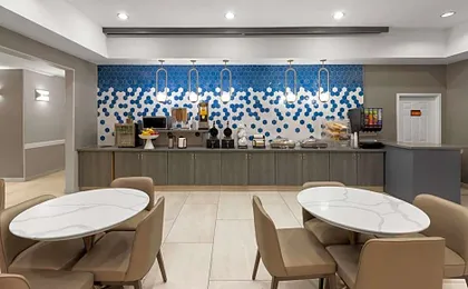 La Quinta Inn & Suites by Wyndham Laredo Airport