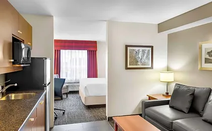Best Western Thompson Hotel & Suites