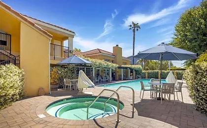 Best Western Plus Dixon Davis