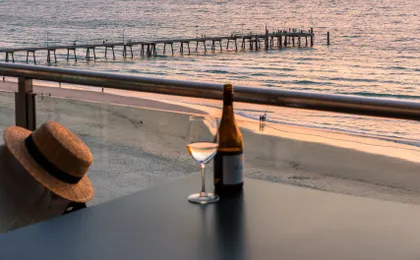 OAKS GLENELG PLAZA PIER SUITES