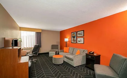 La Quinta Inn & Suites by Wyndham Memphis Airport Graceland