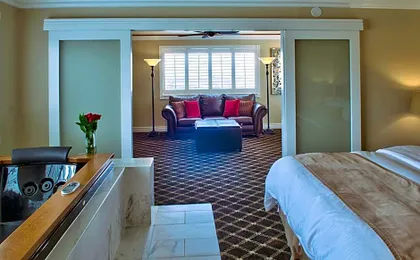 Lovers Point Inn