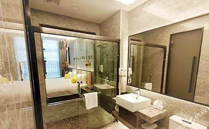 Pengke Hotel (Shenzhen North Railway Station)