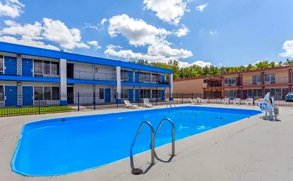 Days Inn by Wyndham Seymour