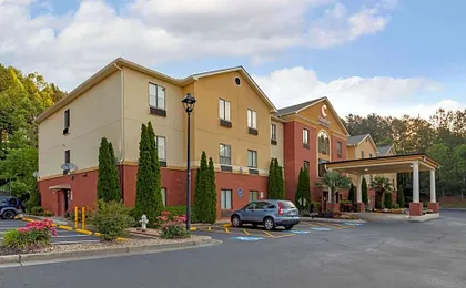 Comfort Inn & Suites Canton Riverstone Area