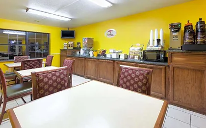 Super 8 by Wyndham Sulphur