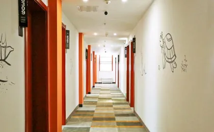 Shell Xinzhou Xinfu District Railway Station Hotel