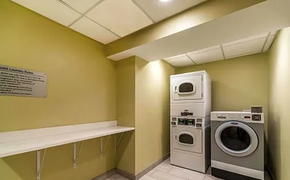 La Quinta Inn & Suites by Wyndham Collinsville - St Louis
