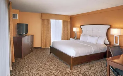 DoubleTree By Hilton Bay City Riverfront