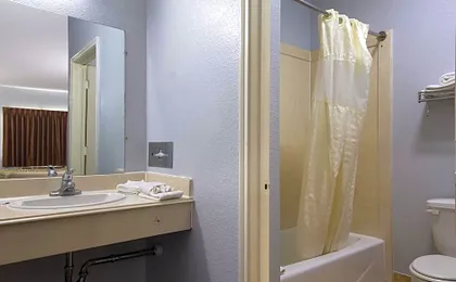 Scottish Inn & Suites