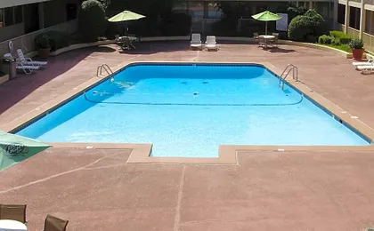 Trade Winds Central Inn