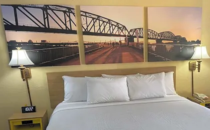 Days Inn by Wyndham Clinton