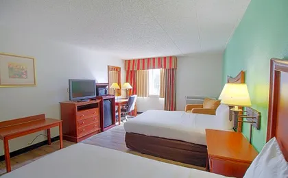 Tulsa Square Hotel Central, I-44 By OYO