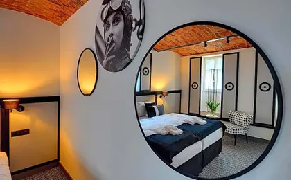 OAK Rooms