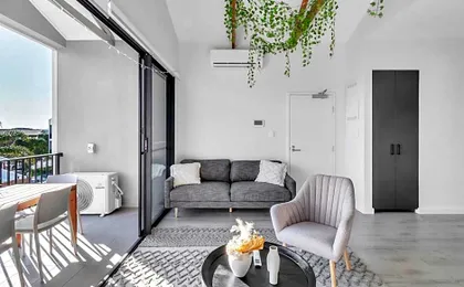 Portside Paradise - Steps away from the Port