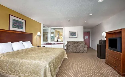 Super 8 by Wyndham Canton/Livonia Area