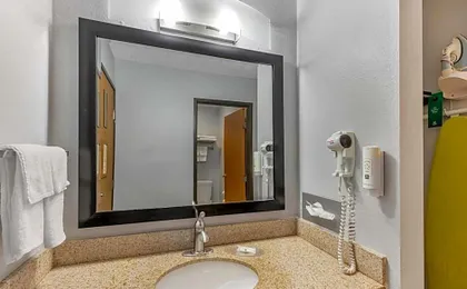 Quality Inn Chesterton near Indiana Dunes National Park I-94