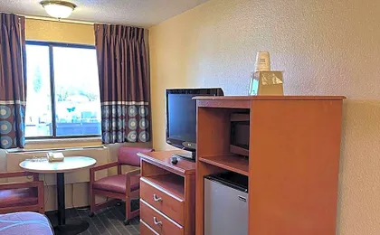 Super 8 by Wyndham Vancouver East