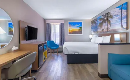 Days Inn & Suites by Wyndham Commerce