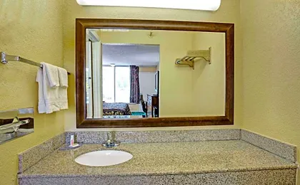 Days Inn by Wyndham Norfolk Military Circle
