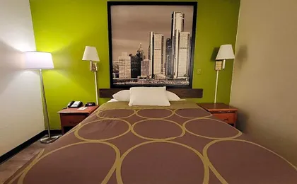 Super 8 by Wyndham Canton/Livonia Area