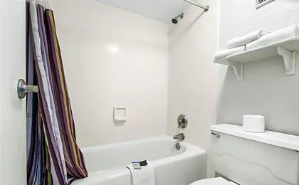 La Quinta Inn by Wyndham Costa Mesa / Newport Beach