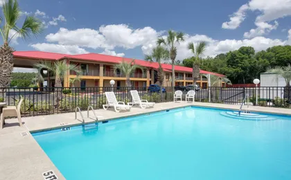 Super 8 by Wyndham Defuniak Springs