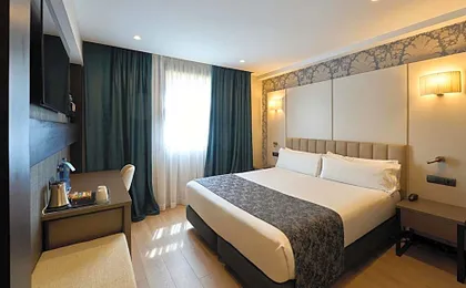Catalonia Port Hotel