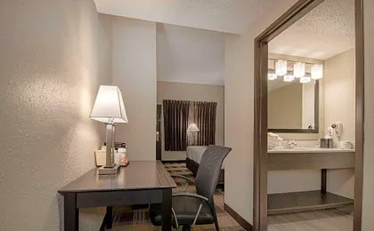 Quality Inn Roseville-Detroit North