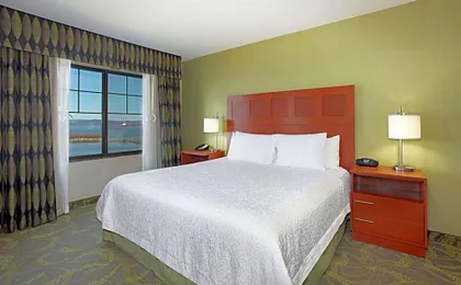 Hampton Inn & Suites Astoria