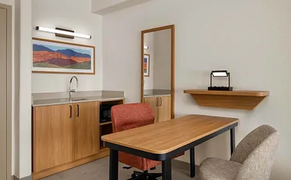 Hampton Inn & Suites Ontario