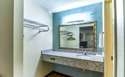 Motel 6-Kenly, NC