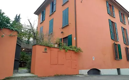 All' Ombra del Portico