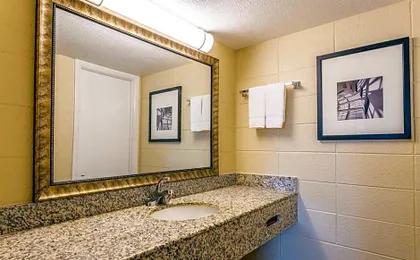 Howard Johnson by Wyndham Virginia Beach At The Beach