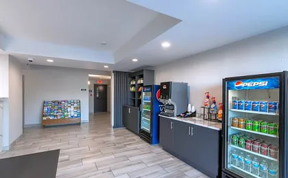Rodeway Inn & Suites near Outlet Mall - Asheville