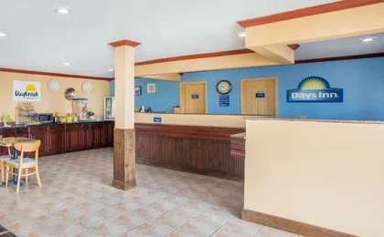 Days Inn by Wyndham Crowley