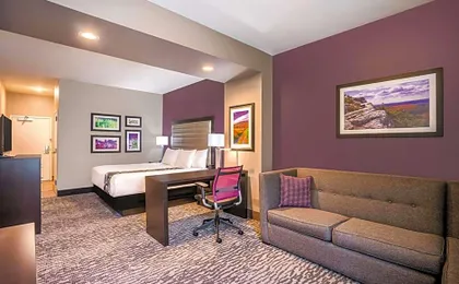 La Quinta Inn & Suites by Wyndham Clifton Park/Saratoga Area