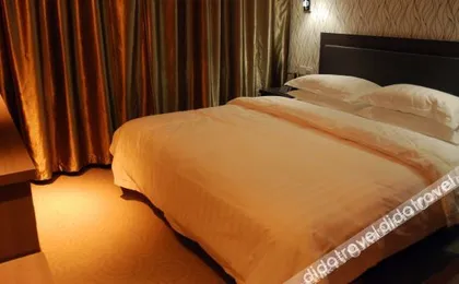 Huayi Hotel (Da'an Bubugao)