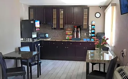 Econo Lodge Inn & Suites Yuma