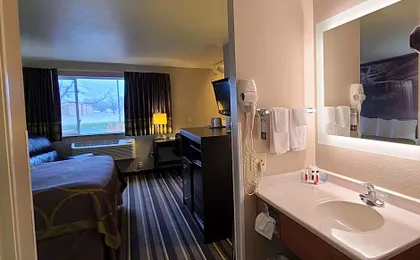 Super 8 by Wyndham Brookings