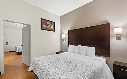 Red Roof PLUS+ & Suites Atlanta Airport South