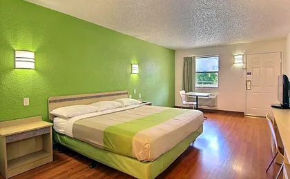 Motel6 Austin, TX - Central Downtown UT
