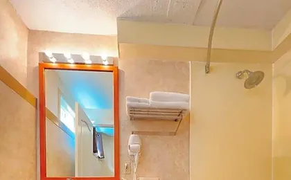 North Vancouver Hotel