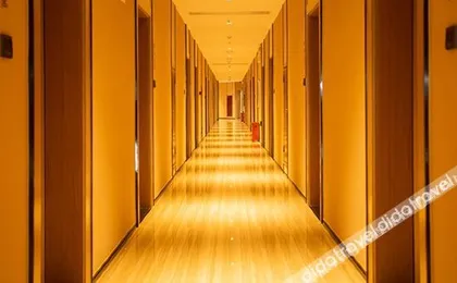 Jinshi Business Hotel (Wangfujing International Duty-Free Port)