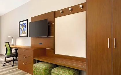 Holiday Inn Express & Suites Cincinnati South - Wilder By IHG