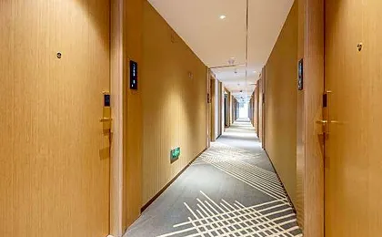 Chaoman Hotel (Shenzhen Baoan Daqianli Pingzhou Subway Station)