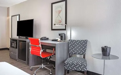 Ramada by Wyndham Hartford North / Bradley Airport